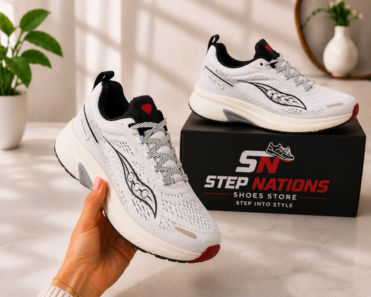 Original Saucony Triumph 22 Running Shoes – White/Black